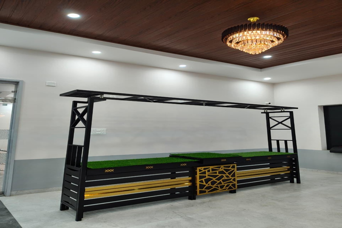 Dining and food services at Vel View